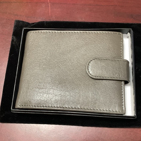 Gray Genuine Leather RFID Bi-Fold Men's Wallet with Snap Closure - Picture 8 of 10